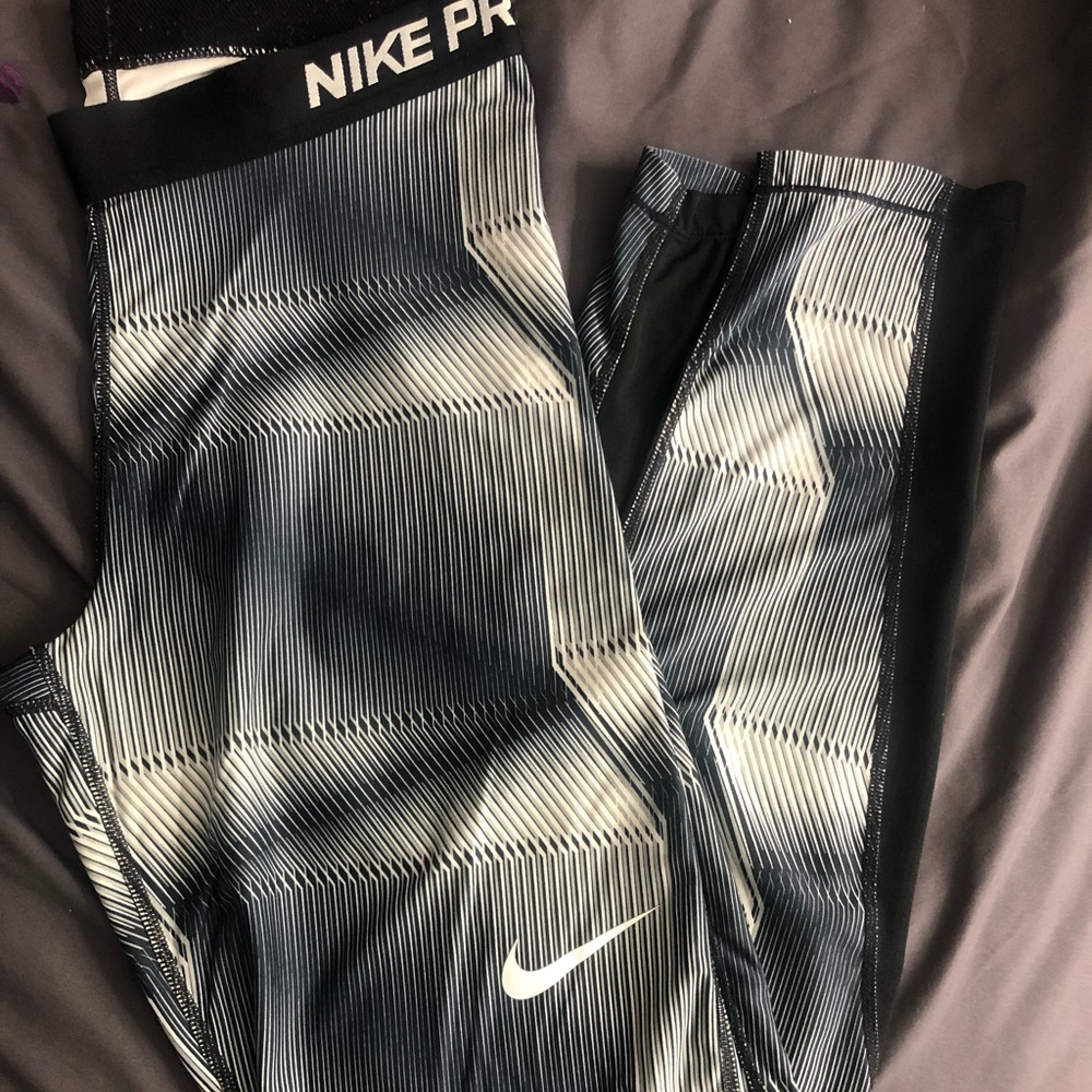 Nike patterned leggings